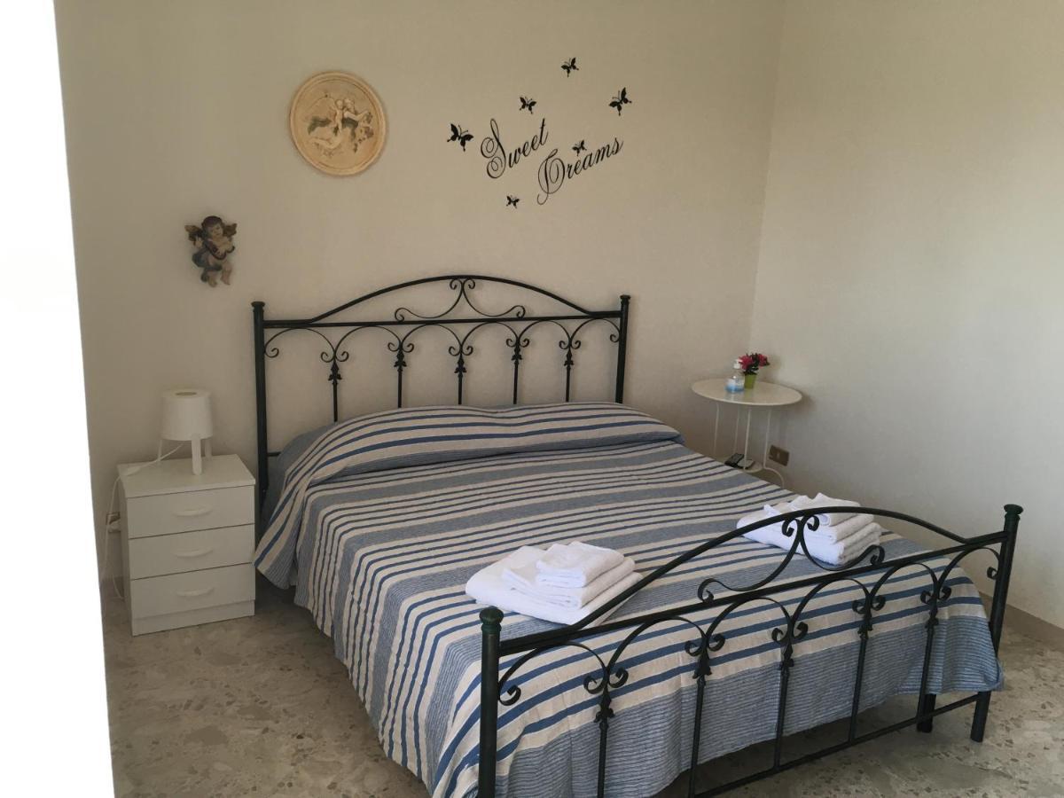 B&B Al Campanile Таранто Екстериор снимка